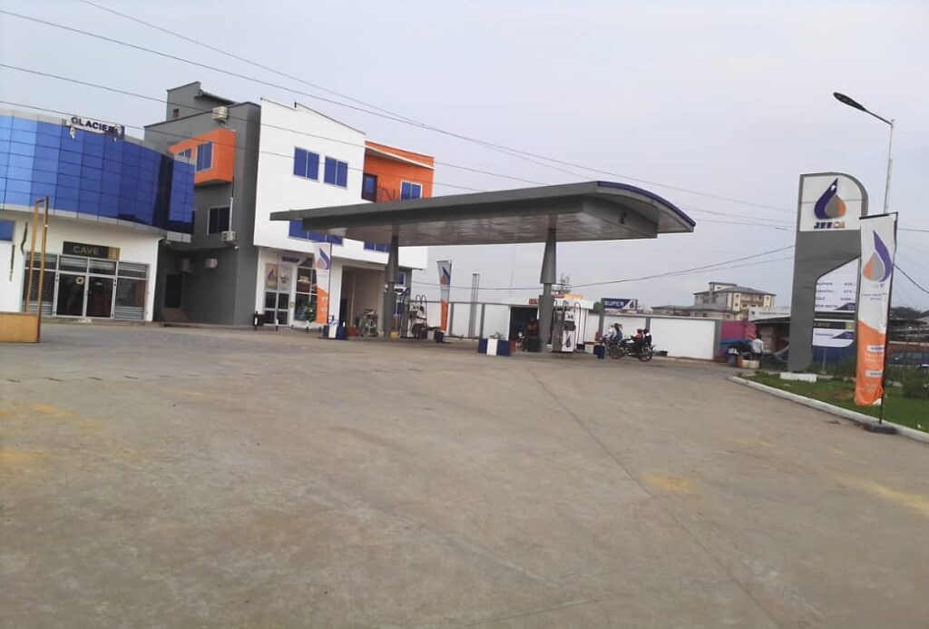 Travaux de piste d'une station service JFF-OIL a douala(MAKEPE)