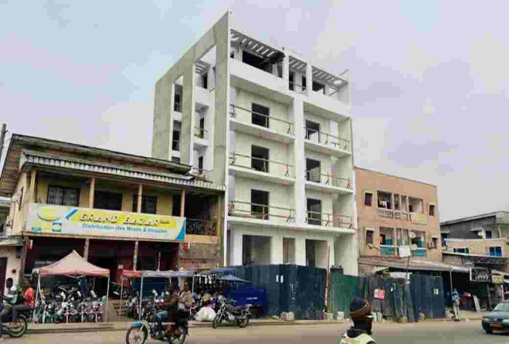 Construction d'un immeuble RDC+4 avec sous-sol au lieu dit GRAND MOULIN-Douala