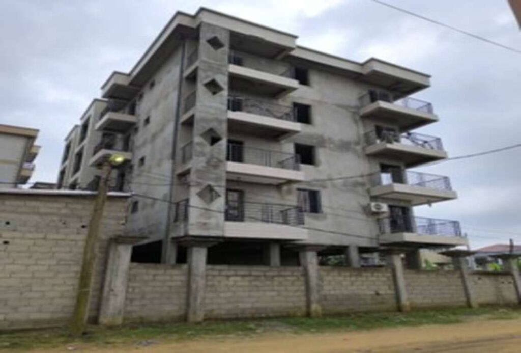 Construction d'un immeuble type RDC+4 au quartier LOGBESSOU